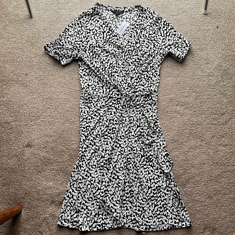NWT Banana Republic Black and White Patterned Wrap Dress short sleeves